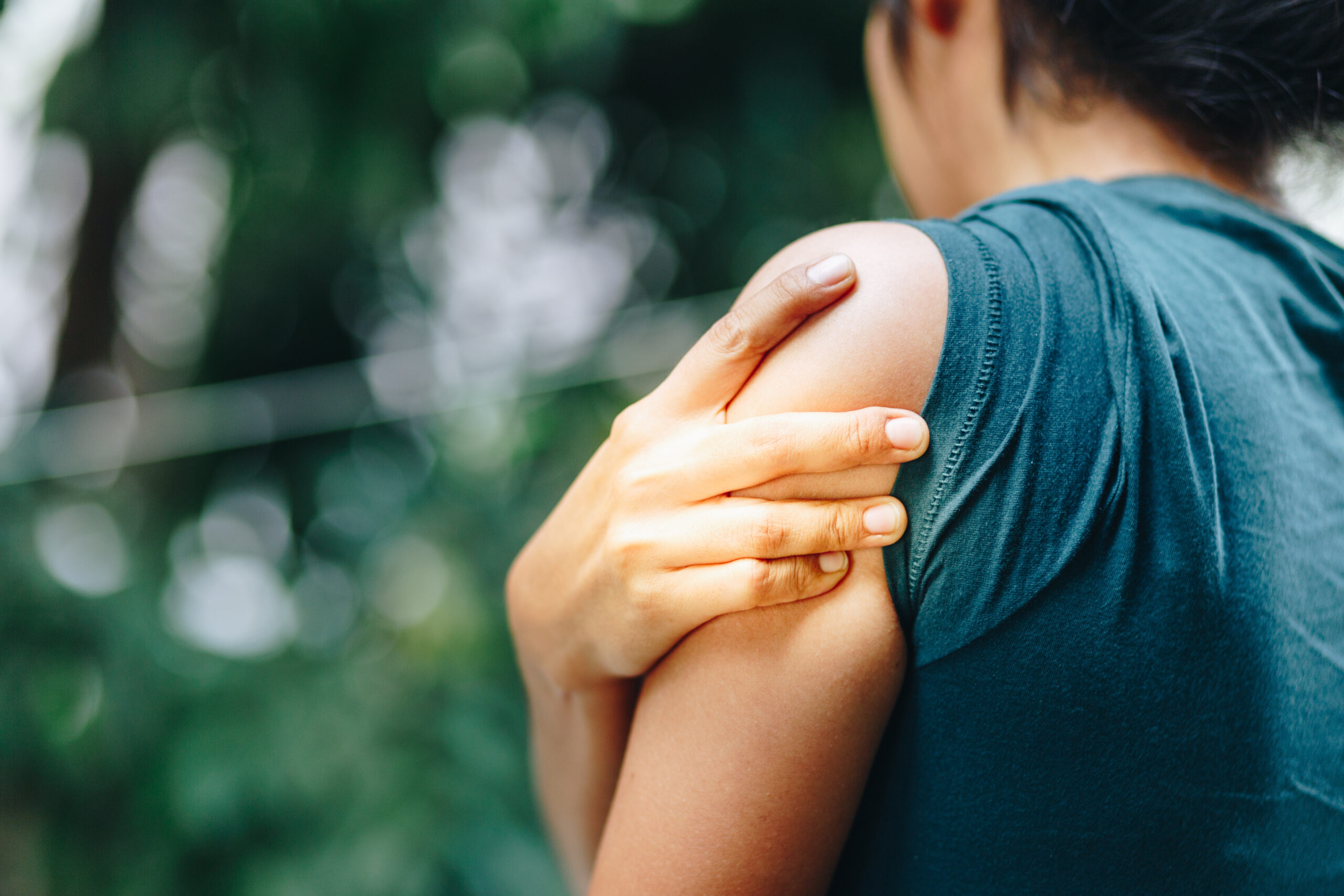 shoulder pain physical therapy session Chicago